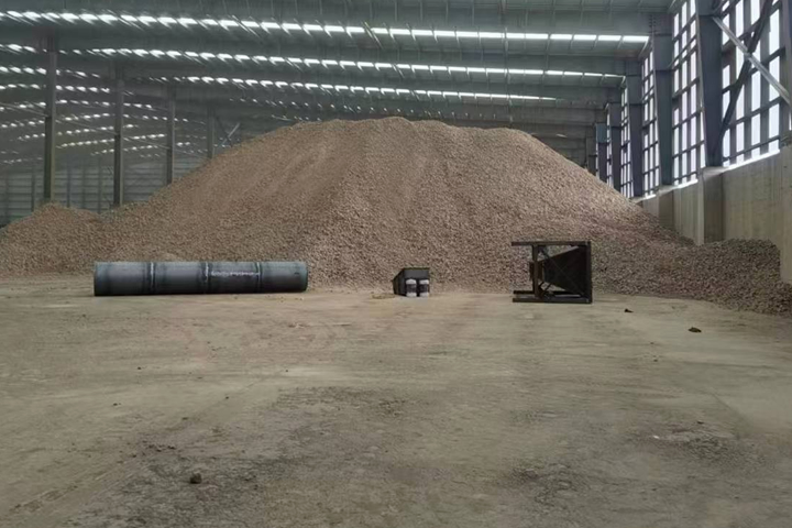矿石烘干机是东鼎干燥针对冶金建材行业推出的专用烘干设备，具有产能大、耐磨损、热能消耗低、自动化程度高的特点。
